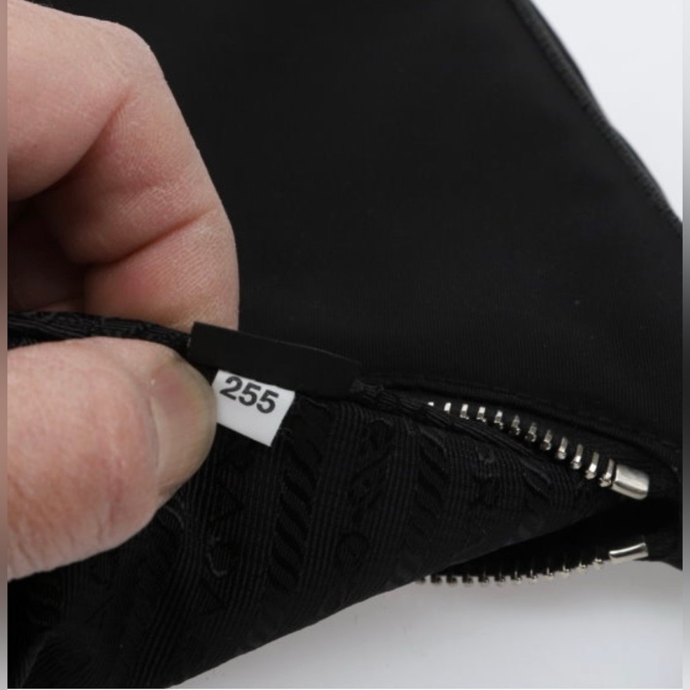 PRADA BLACK RE-ADDITION 2005
BAG WITH POUCH CROSSBODY - Picture 9 of 16